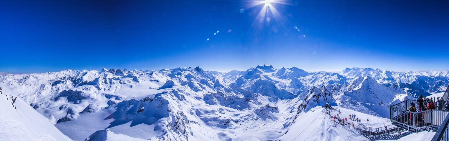 Blick über ein Alpenpanorama in Verbier, Schweiz.