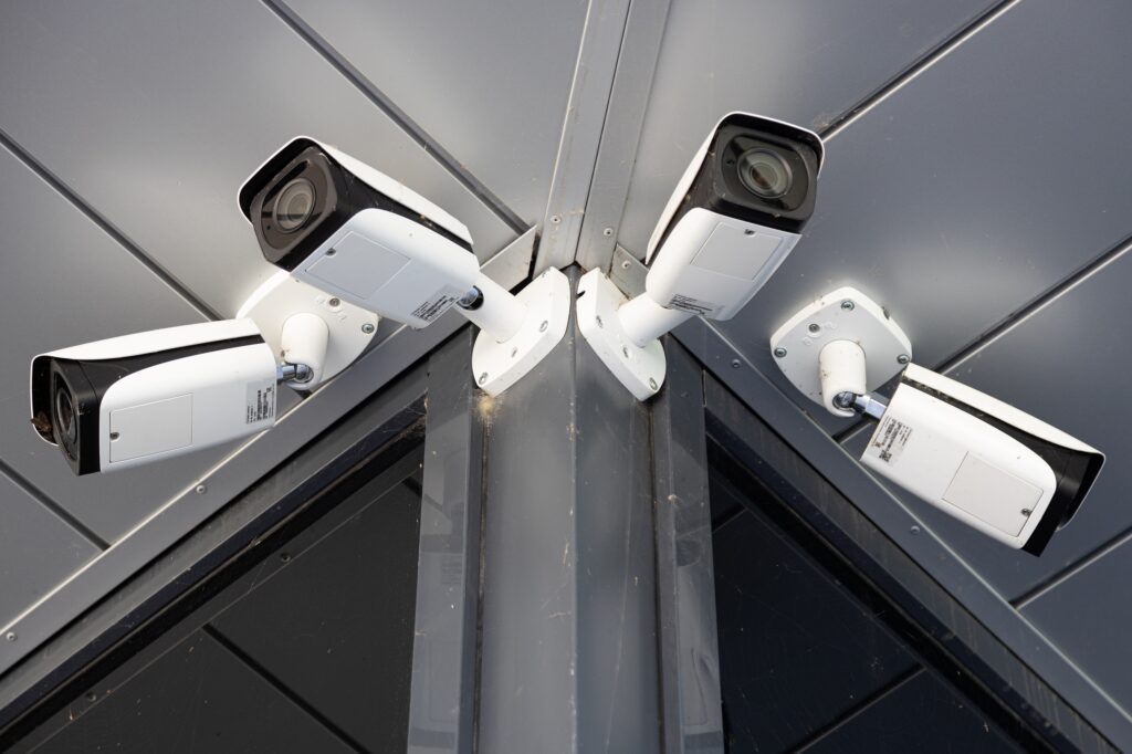 Kameras symbolisieren die steigende Überwachung