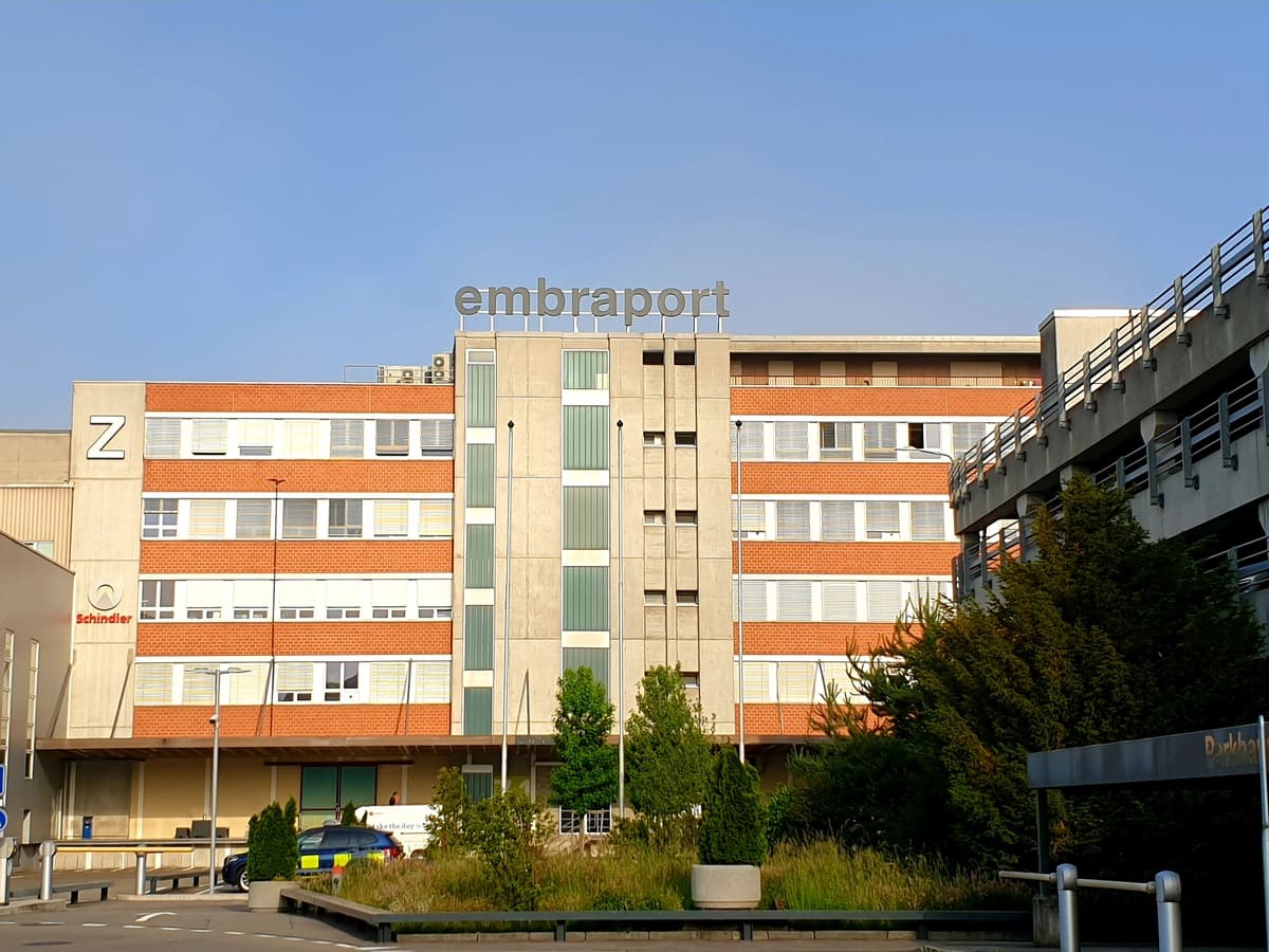 Bâtiment Z de l'entrepôt sous douane d'Embraport à Embrach, l'un des nombreux entrepôts sous douane en Suisse.