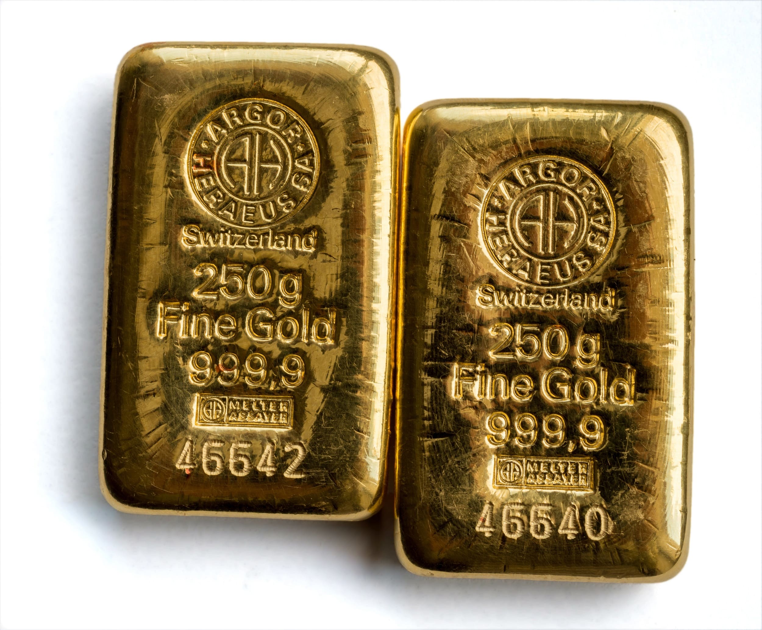 Two gold bars weighing 250 g each with a fineness of 999.9